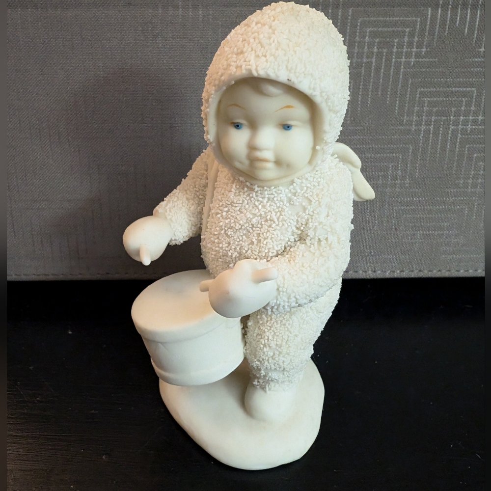 GUC Vintage 1992-1998 Snowbabies "Shall I Play For You" Figurine